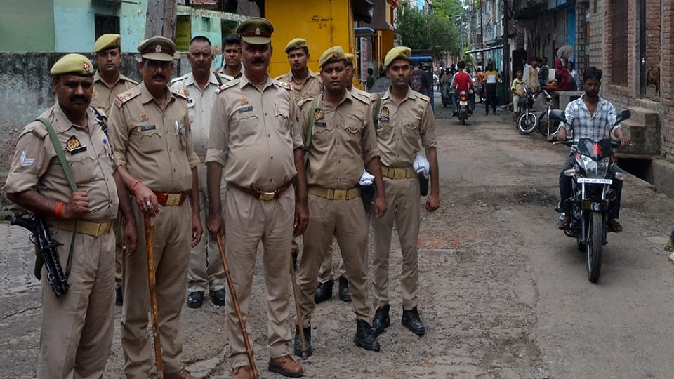 चंदनिया में पुलिस बल