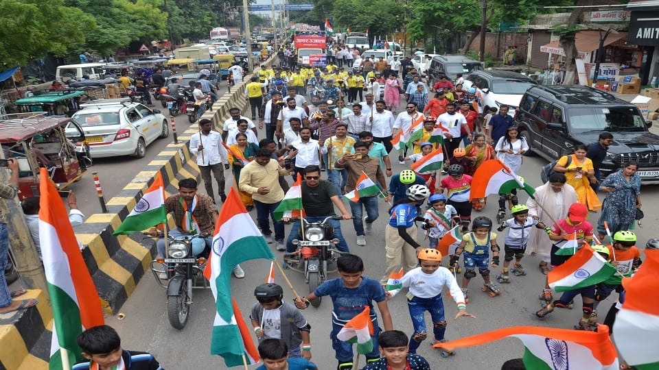 मां तुझे प्रणाम मशाल रैली