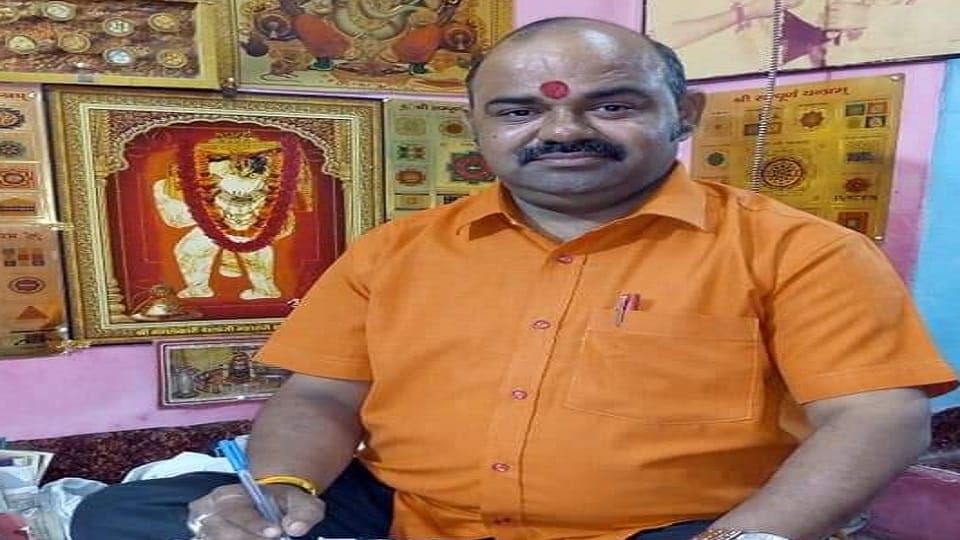 ज्योतिषाचार्य पंडित हृदय रंजन शर्मा 