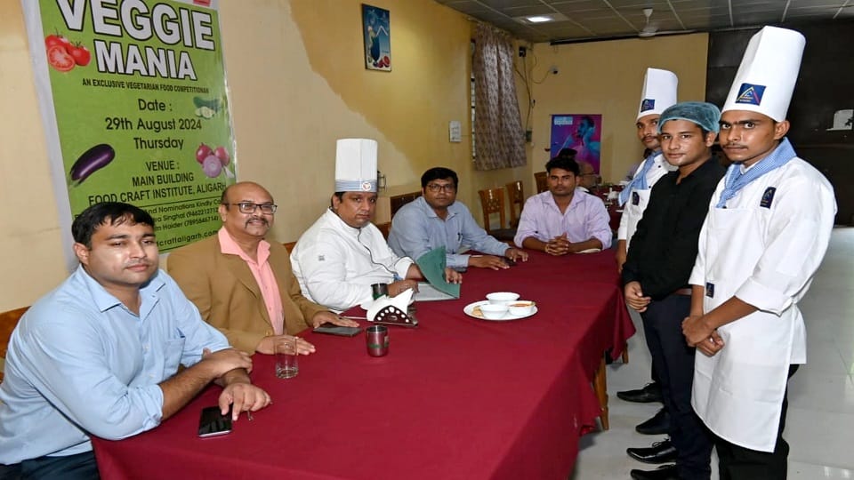 एएमयू फ्रूड क्राफ्ट इंटीटयूट में आयोजित कार्यक्रम में प्रतिभागी