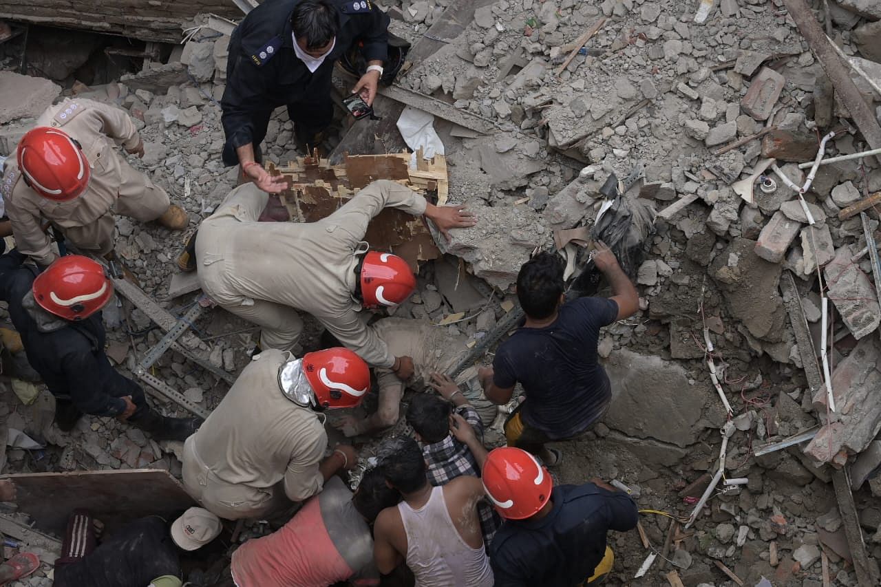 A House Collapsed In Karol Bagh Area - Amar Ujala Hindi News Live - Delhi:करोल बाग इलाके में मकान ढहा, मलबे में दबकर तीन लोगों की मौत, 14 लोगों की हालत गंभीर;