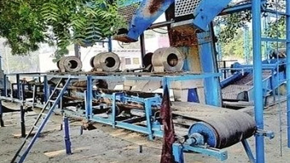 इगलास में लगा चिकोरी का प्लांट