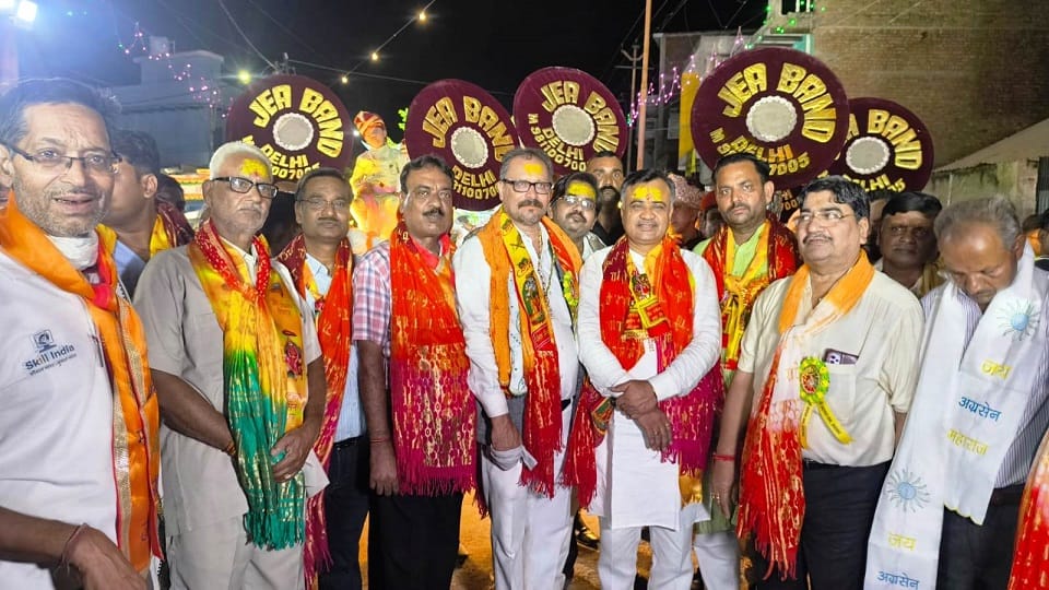 अग्रसेन शोभायात्रा में शामिल अग्रवाल सभा के पदाधिकारी