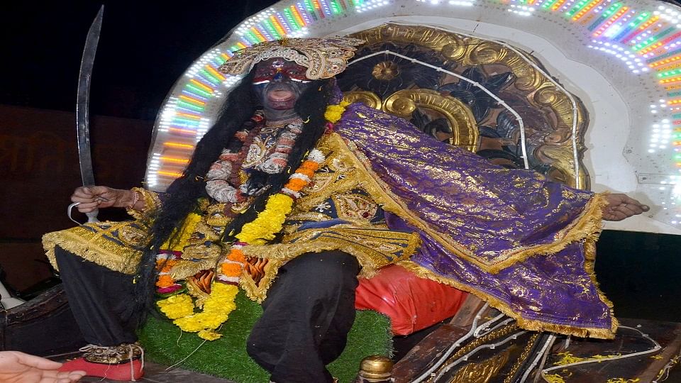 रामलीला मैदान से रामलीला गौशाला कमेटी द्वारा रामलीला महोत्सव में काली मेला में काली का डोला