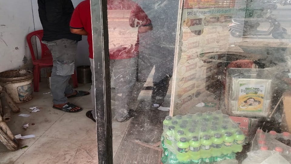एटीएम बना गोदाम