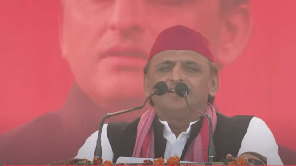 जनसभा में अखिलेश यादव