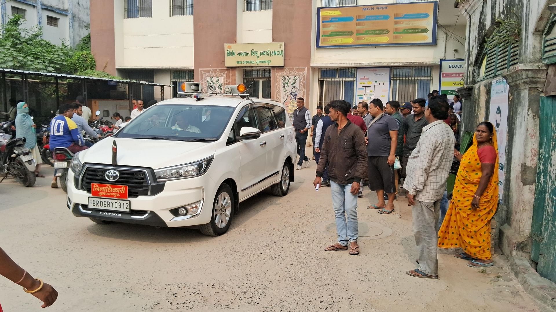 Muzaffarpur: Dm Subrata Sen Surprise Inspection In Govt Hospital Causes  Commotion; Doctors Found Missing - Amar Ujala Hindi News Live -  Bihar:सरकारी अस्पताल में डीएम के औचक निरीक्षण से हड़कंप; रोस्टर में