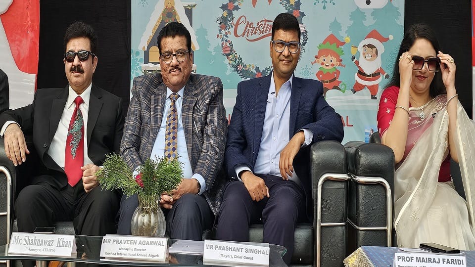 मंचासीन