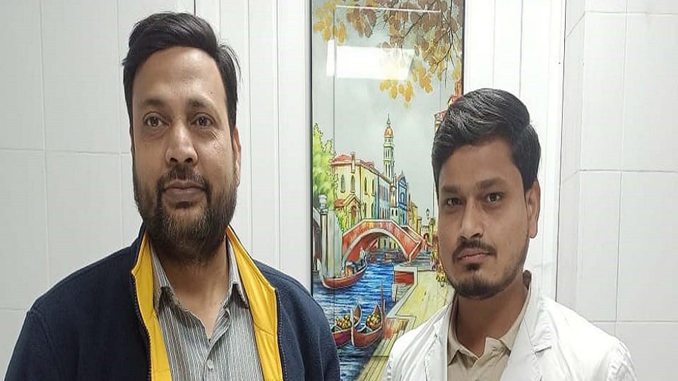 डॉ मोहम्मद शाहिद के साथ शोधार्थी मोहम्मद महताब