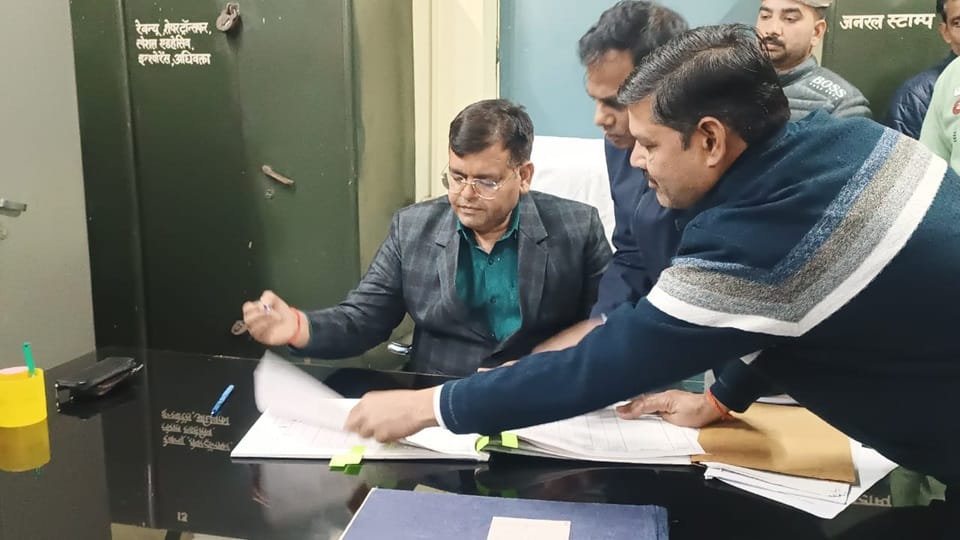 डीएम ने लिया चार्ज