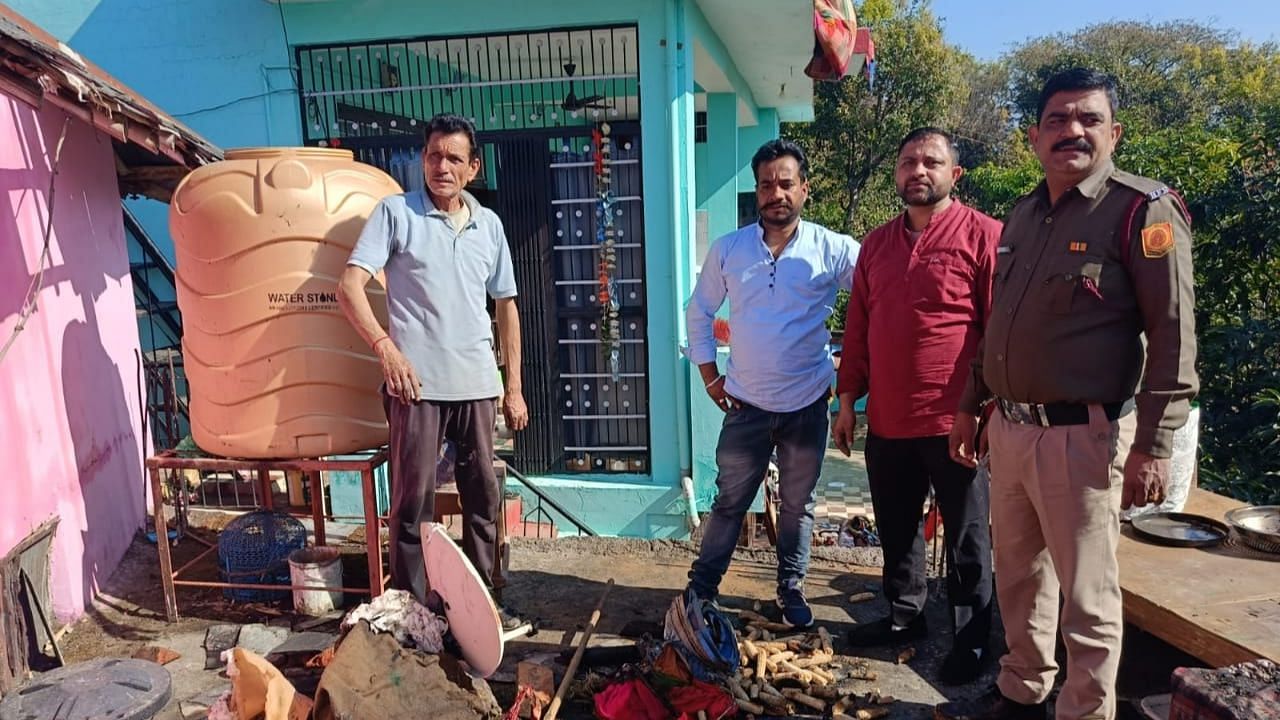 Hamirpur News Fire Broke Out In A House And A Cowshed In Hamirpur Loss Estimated At Rs 6 Lakh - Amar Ujala Hindi News Live - Hamirpur News:हमीरपुर में मकान व गौशाला