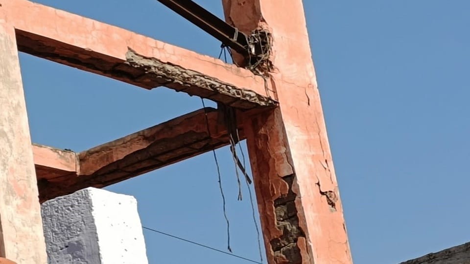 जर्जर पिलर