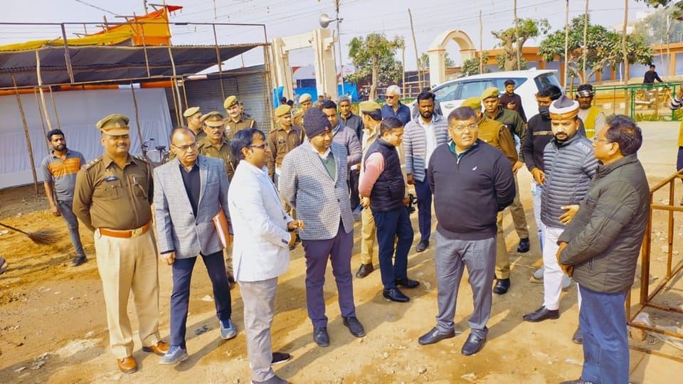 डीएम नुमाइश निरीक्षण