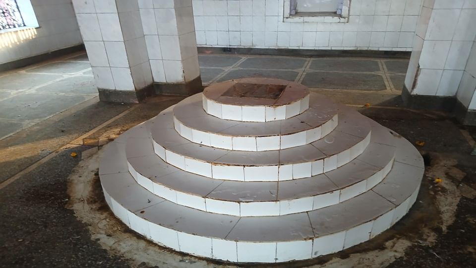 टप्पल ब्लॉक के गांव ताहरपुर स्थित सिद्ध बाबा मंदिर 