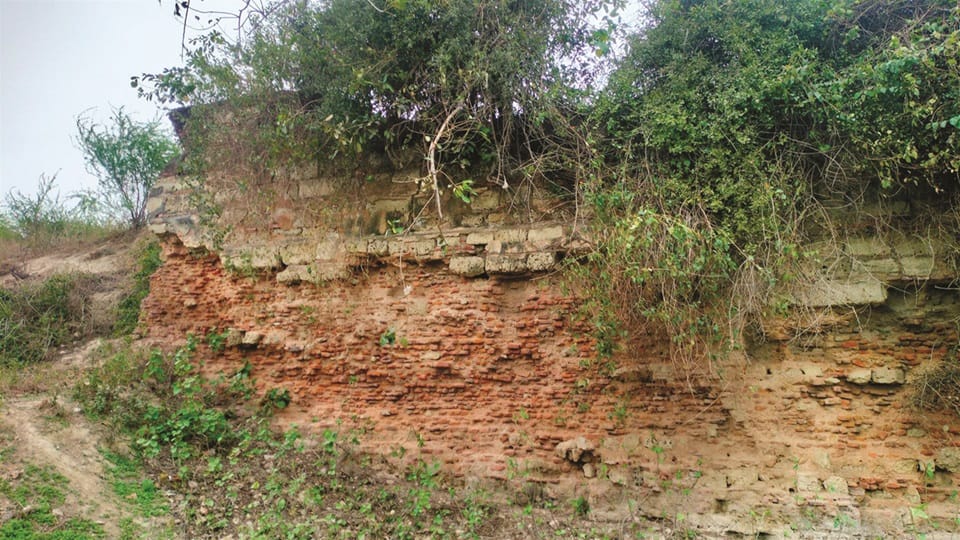 गंभीरा किले के अवशेष