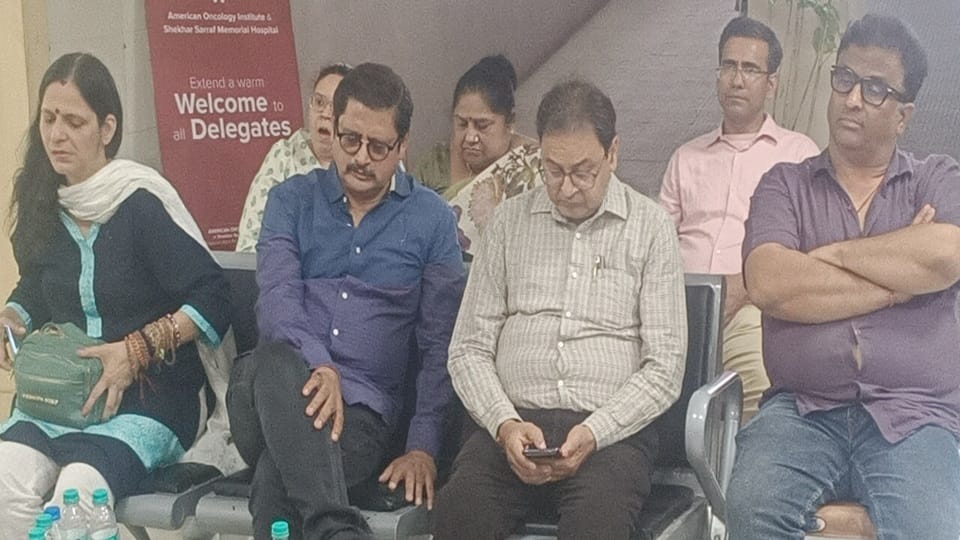 भाबीजी घर पर हैं के कलाकार मनमोहन तिवारी व डेविड मिश्रा