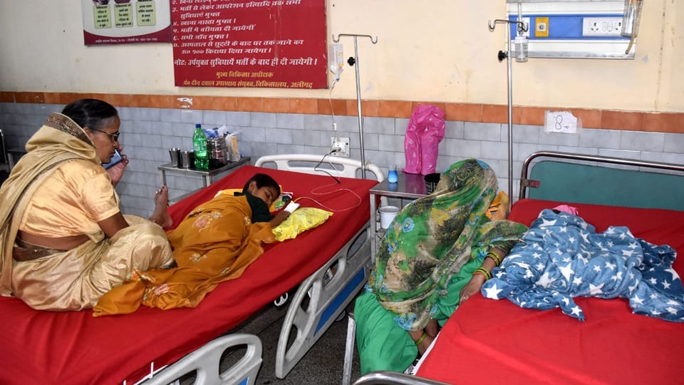 गर्मी से परेशान मरीज