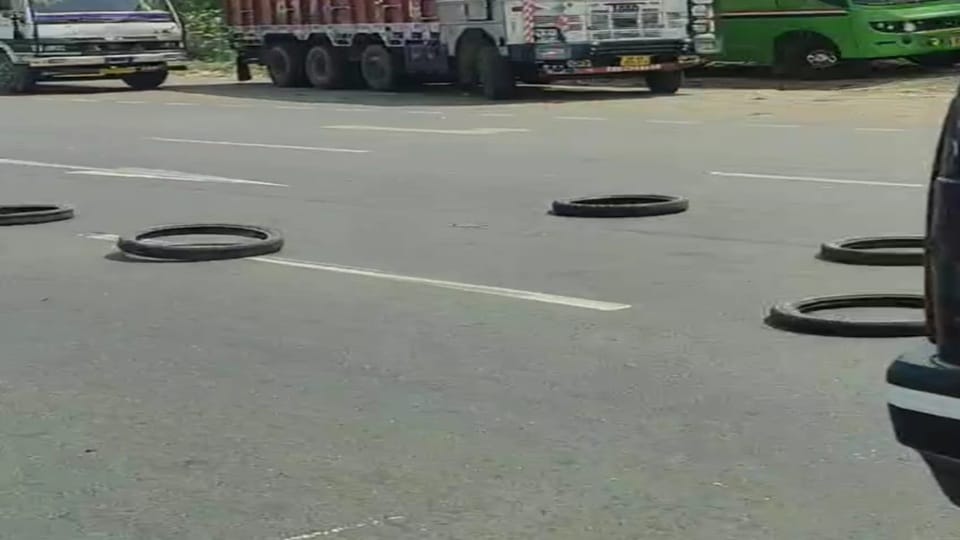 सड़क पर टायर