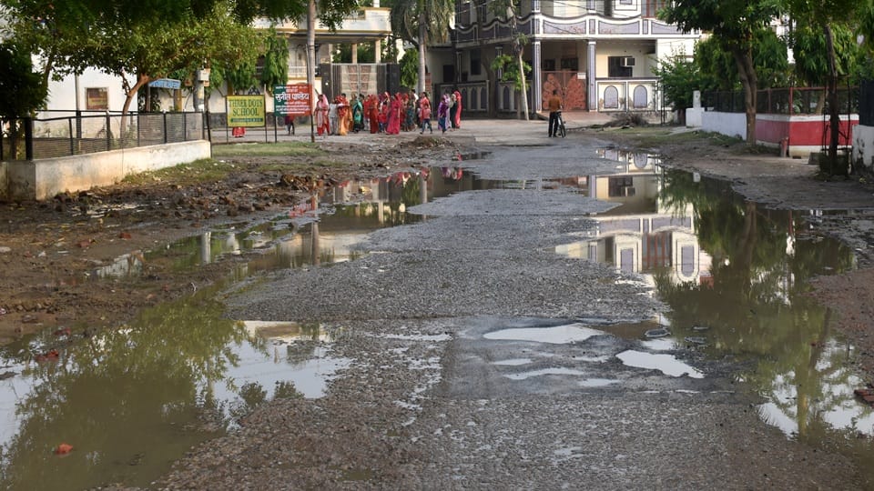 बदहाल सड़क