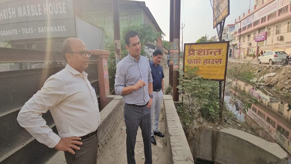 नगर आयुक्त भड़के