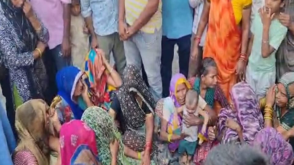 विलाप करते परिजन
