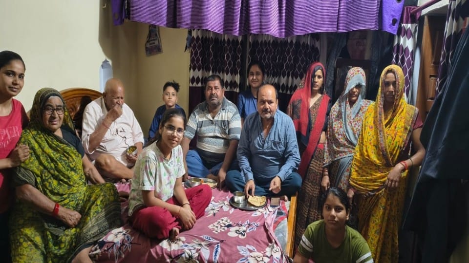 तहसील गभाना के बीधा नगर के राजवीर सिंह का संयुक्त परिवार