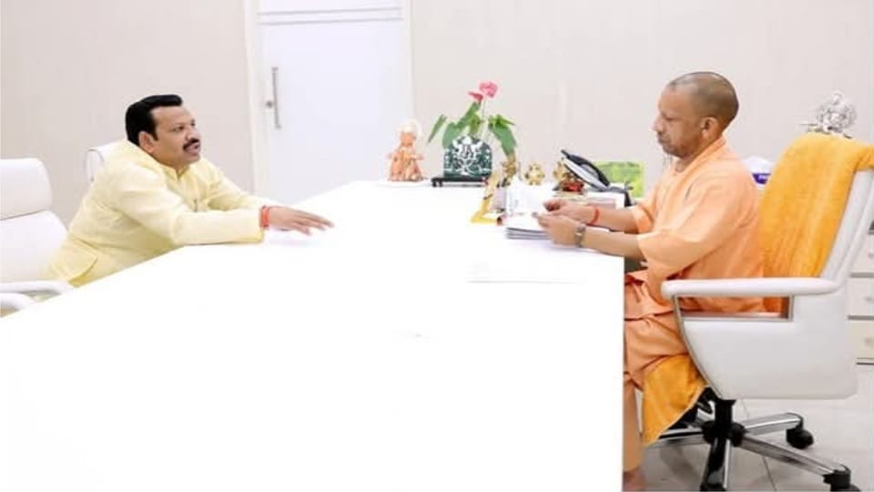 सीएम योगी से सांसद अनूप प्रधान की मुलाकात