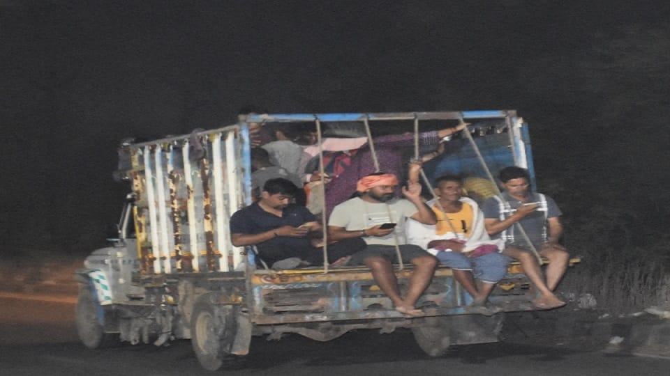 4 जून रात को ही गंगा घाट के लिए रवाना हुए श्रद्धालु
