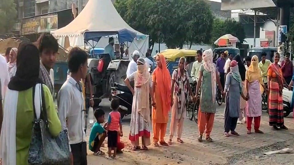 अलीगढ़ में जल समस्या पर हंगामा