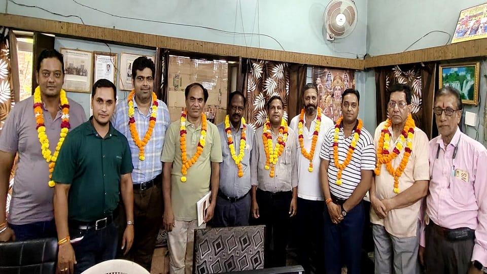 अलीगढ़ टैक्स बार एसोसिएशन के चुनाव में नवनियुक्त पदाधिकारी