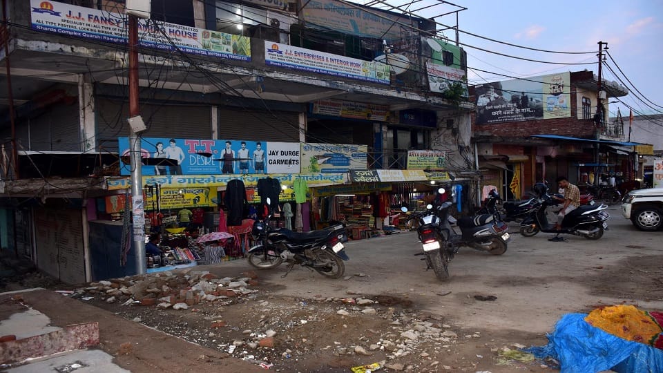 नीची दुकानें