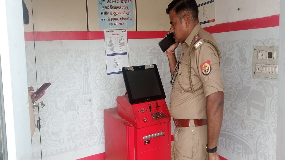 घटना की सूचना पर पहुंचे रोरावर पुलिस कर्मी 