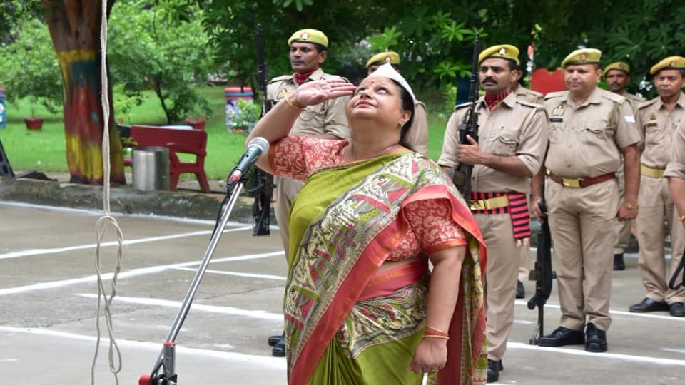 कमिश्नर संगीता सिंह