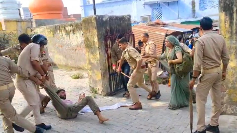 सैनिक को पीटा