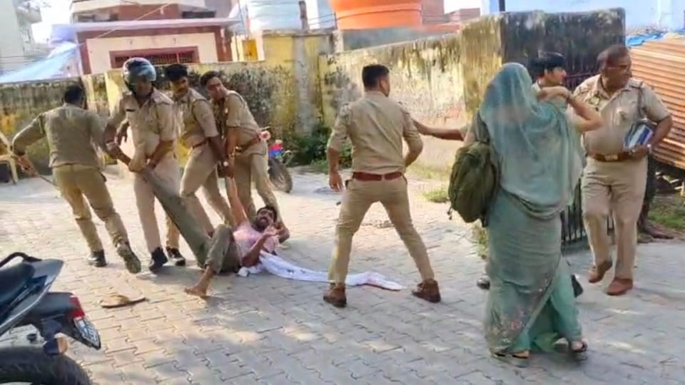 सैनिक को पीटा