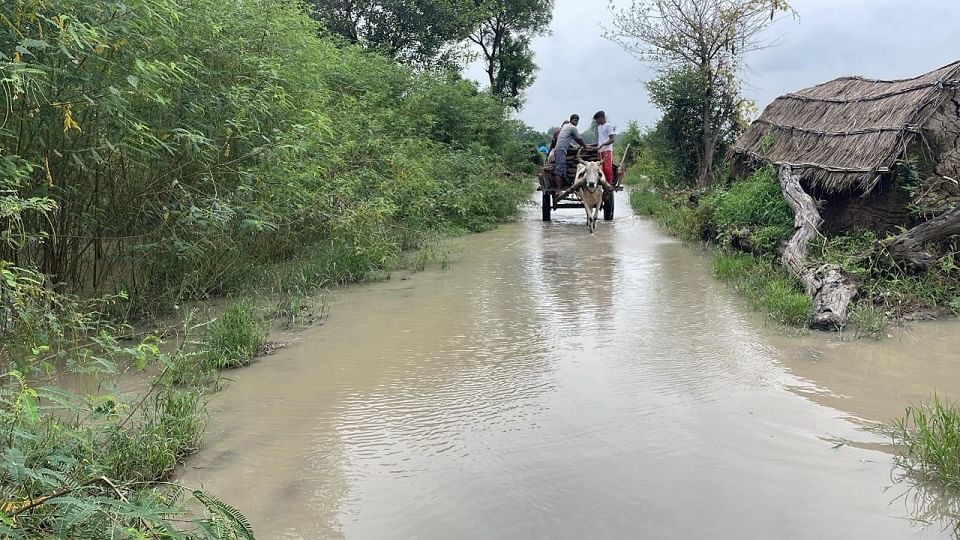 टप्पल में बाढ़ जैसे हालात