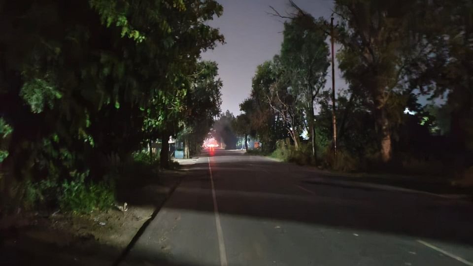 सड़क पर अंधेरा