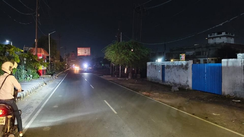 सड़क पर अंधेरा