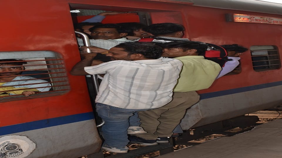 ट्रेन में भीड़