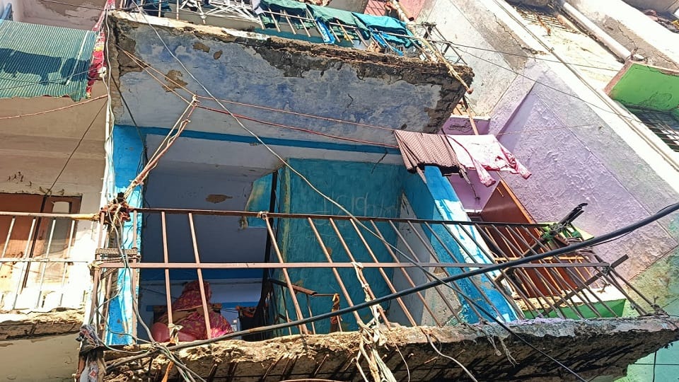 जर्जर कांशीराम आवास