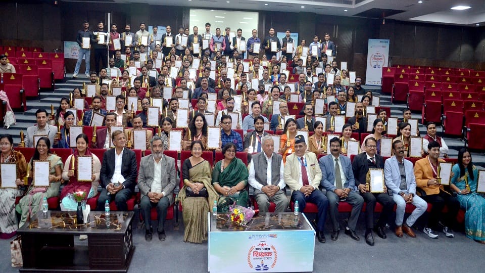 सम्मानित शिक्षक शिक्षिका