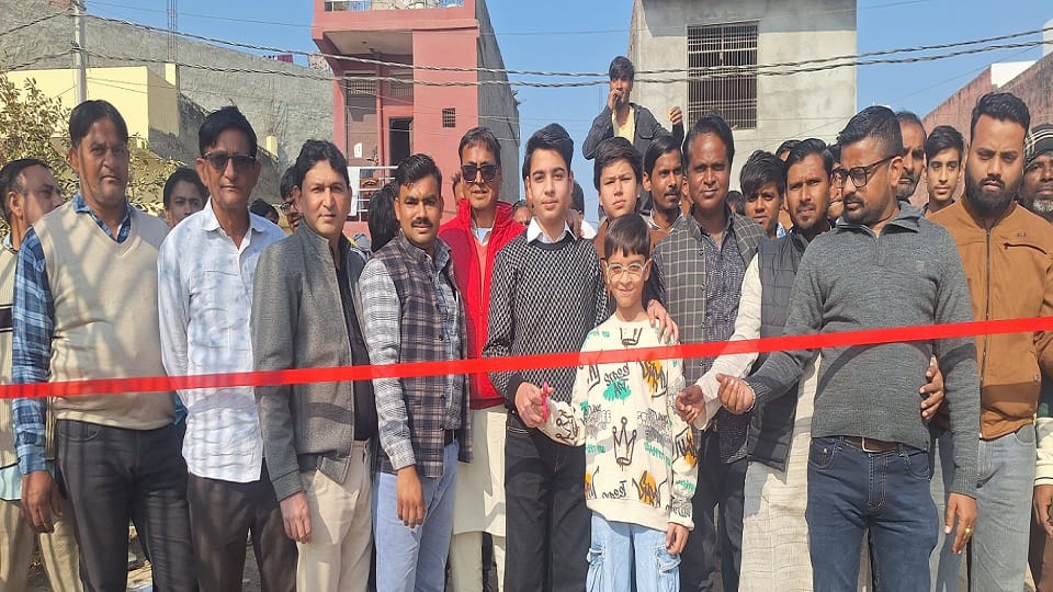 सिकंदराराऊ में नुमाइश का उद्घाटन