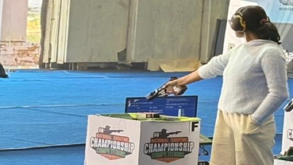 निशाना लगाती तनुश्री तोमर