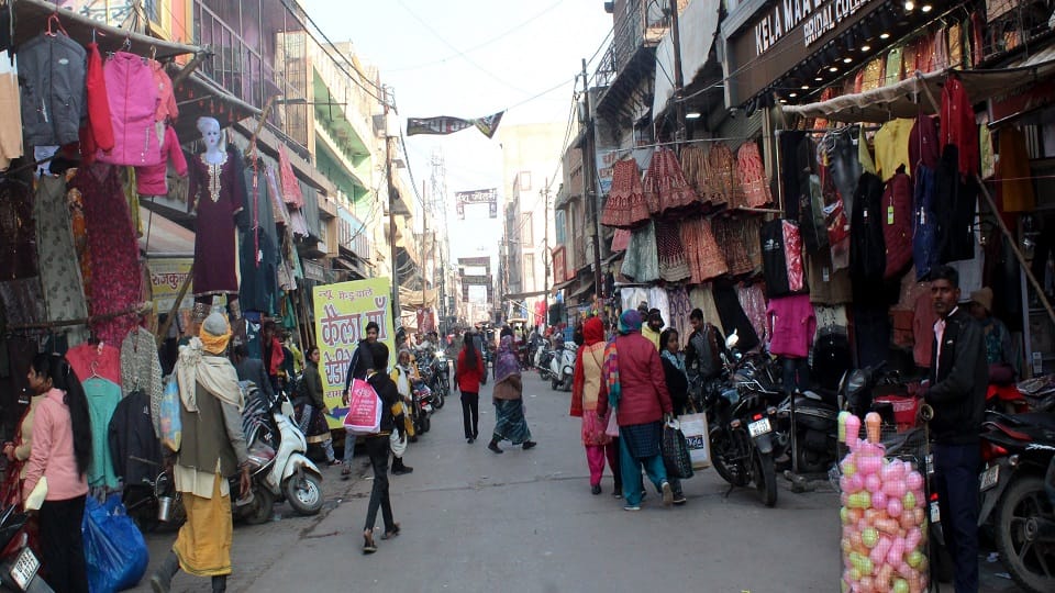 शहर के राम लीला ग्राउण्ड में अतिक्रमण