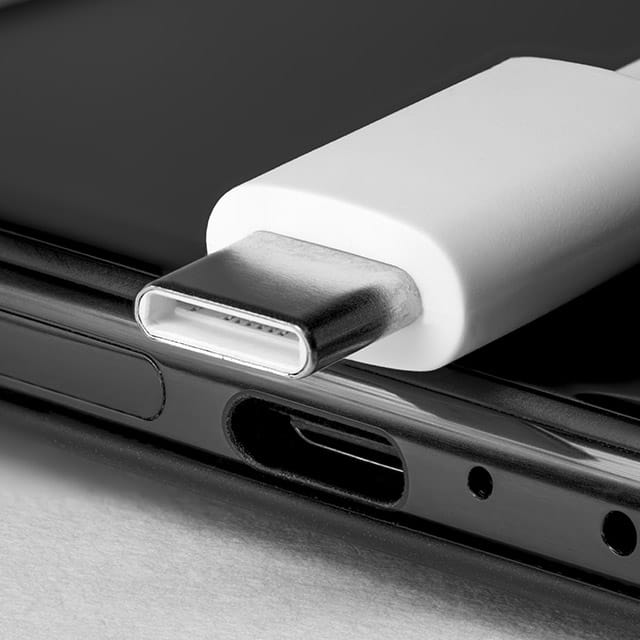 Smartphone Charger: рд╕рд╕реНрддрд╛ рдЪрд╛рд░реНрдЬрд░ рдХрд╣реАрдВ рдкреЬ рди рдЬрд╛рдП рдорд╣рдВрдЧрд╛, рдирдХрд▓реА рдЪрд╛рд░реНрдЬрд░ рдЗрд╕реНрддреЗрдорд╛рд▓ рдХрд░рдиреЗ рдХреЗ 7 рдЧрдВрднреАрд░ рдиреБрдХрд╕рд╛рди
