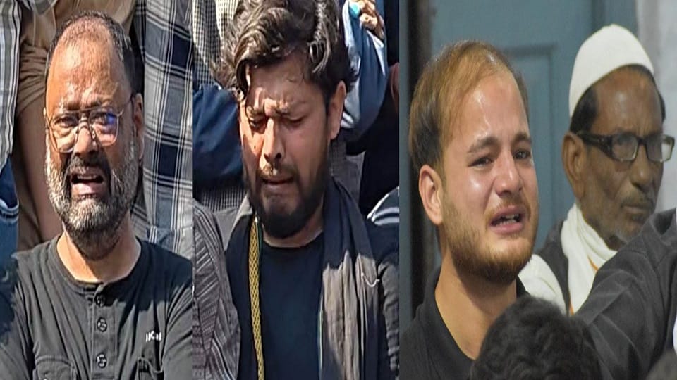 खामनेई की मौत की खबर सुनकर रोने लगे