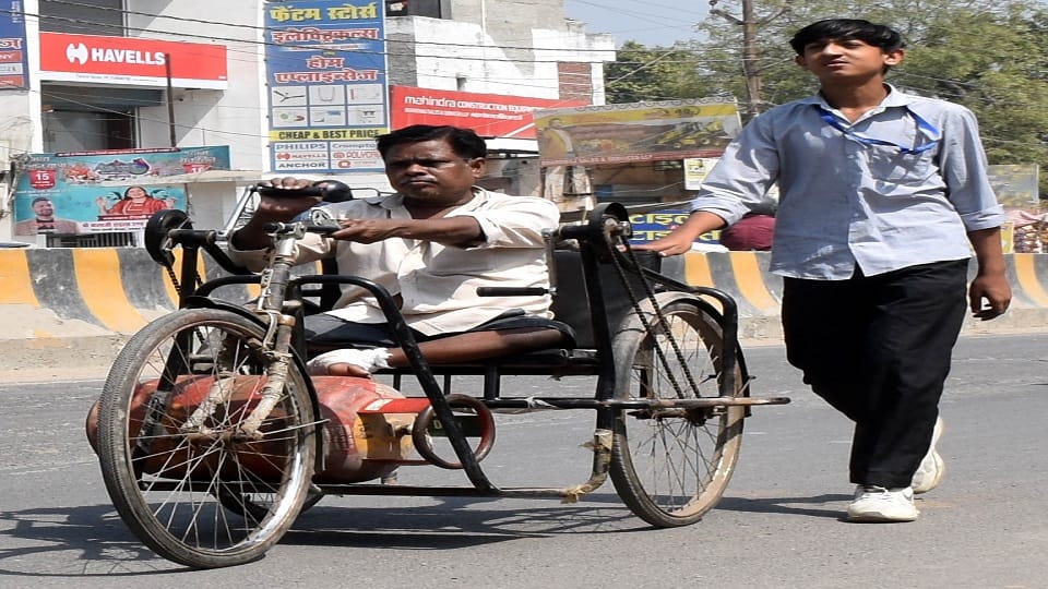 गैस लेने जाता दिव्यांग