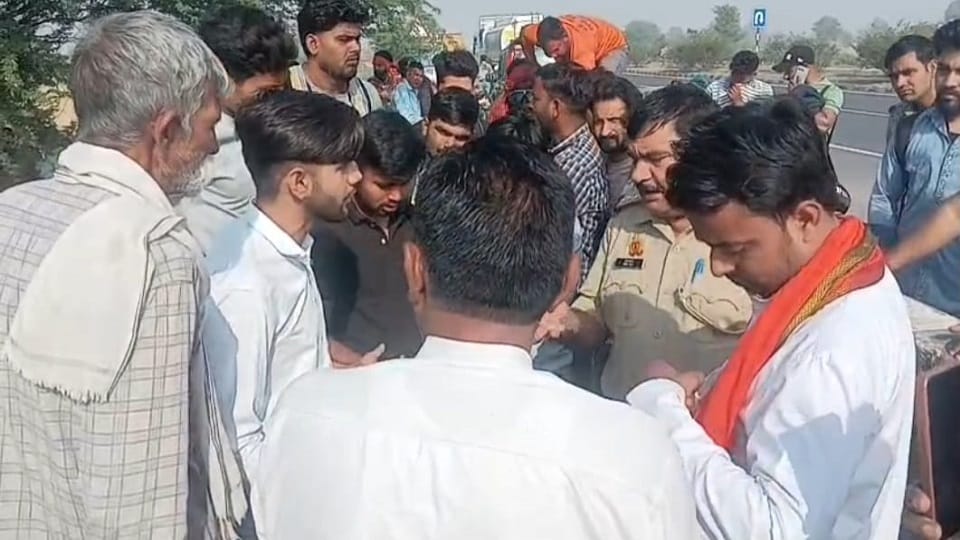 संरक्षित पशु के अवशेष मिलने पर हंगामा