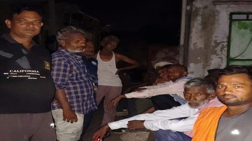 दुखी परिजन
