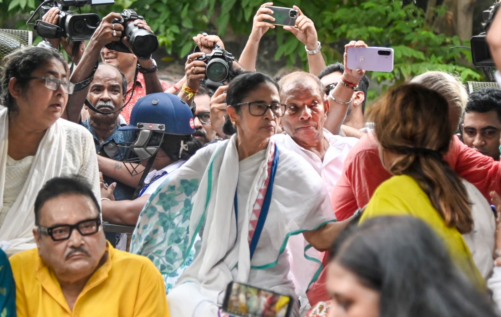 শুভেন্দু সরকারের বিরুদ্ধে মমতার প্রতিবাদ: বললেন- বিজেপি ১৭৭টি আসনে কারচুপি করেছে, পুলিশ কর্মীদের বাধা দিচ্ছে
